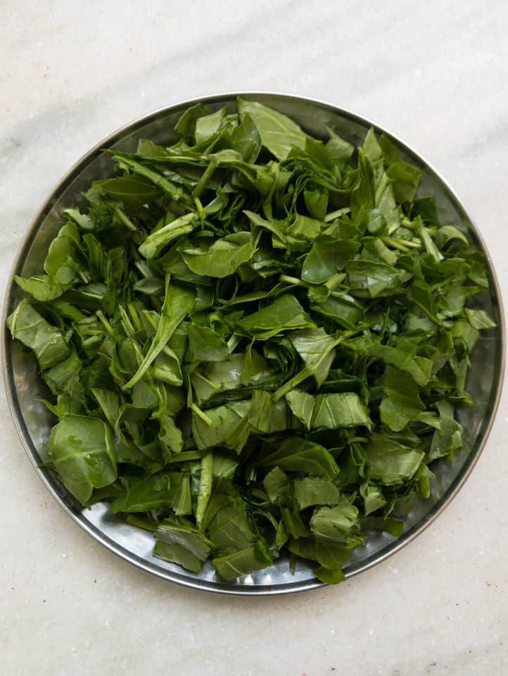 chopped spinach for dal saag