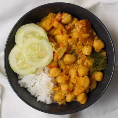 cropped-chickpeas-vegetable-curry-with-coconut-milk-main-image.jpg